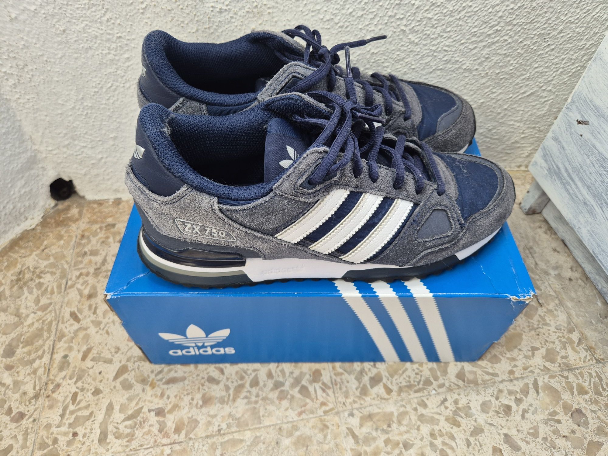 Ténis Adidas ZX 750