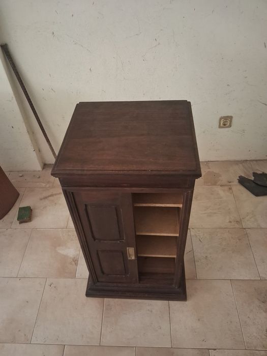 Sapateira antiga em bom estado geral 30€