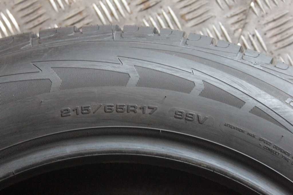 215/65/17 Goodyear Ultra Grip Performance SUV 215/65 R17 99V