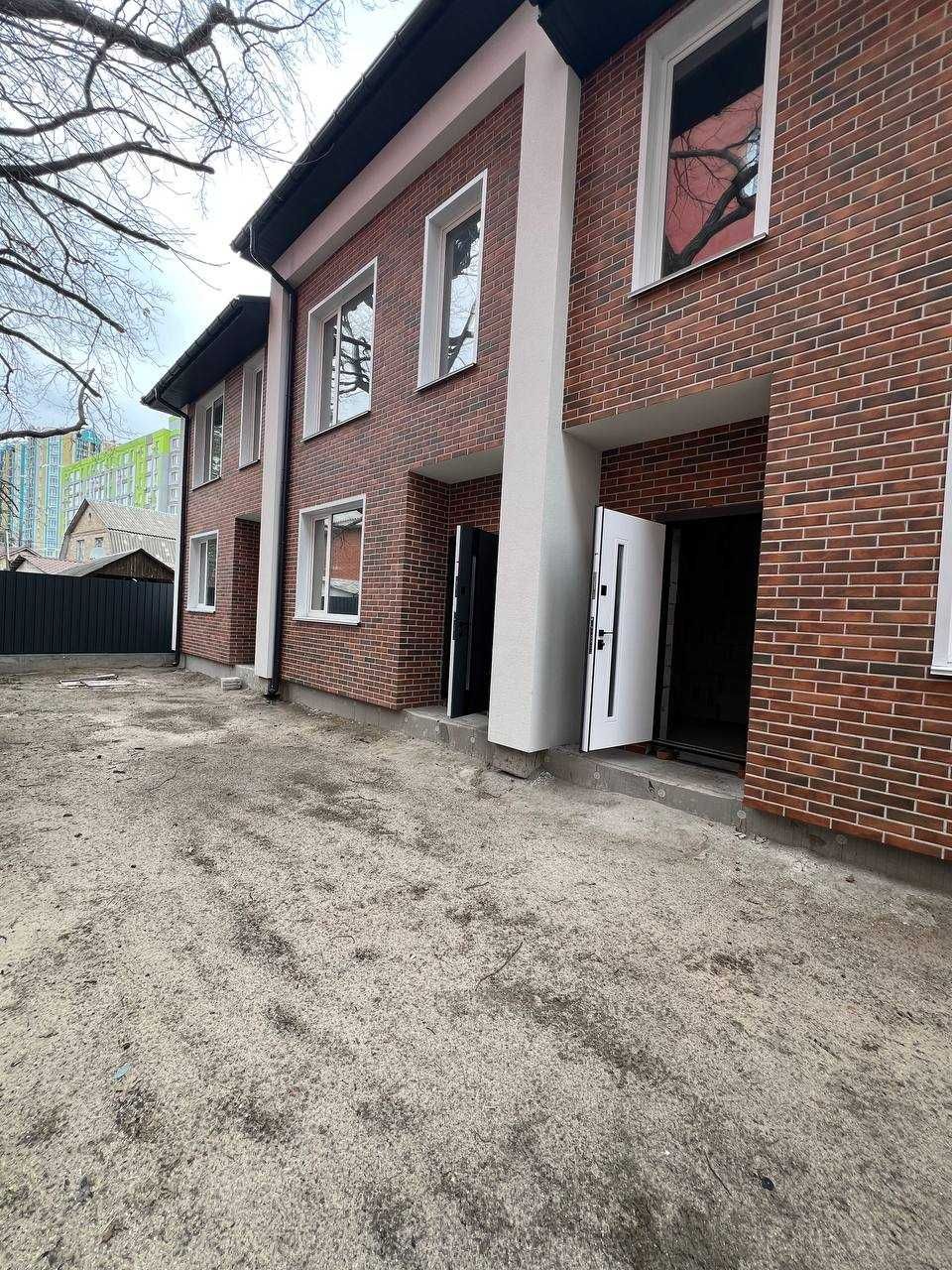 Таунхаус в затишному центрі з центральними комунікаціями