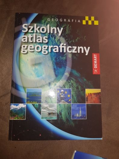 Dwa atlasy geograficzne