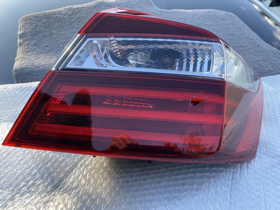 Задний правый внешний фонарь Хонда Аккорд 9