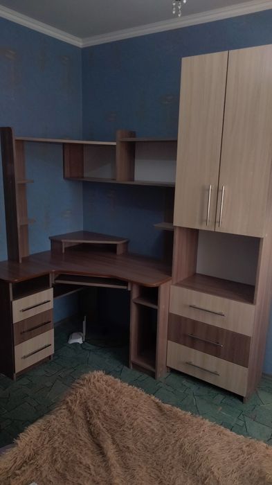 Комп'ютерний кутовий стіл і пенал