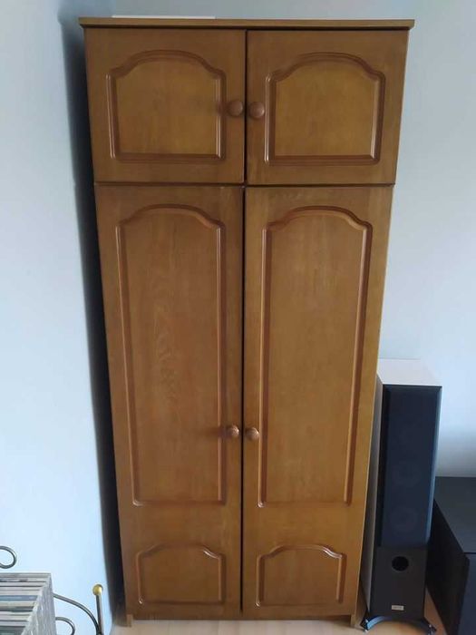 Segment pokojowy dębowy. Pojemny i solidny. 4 elementy x90cm.