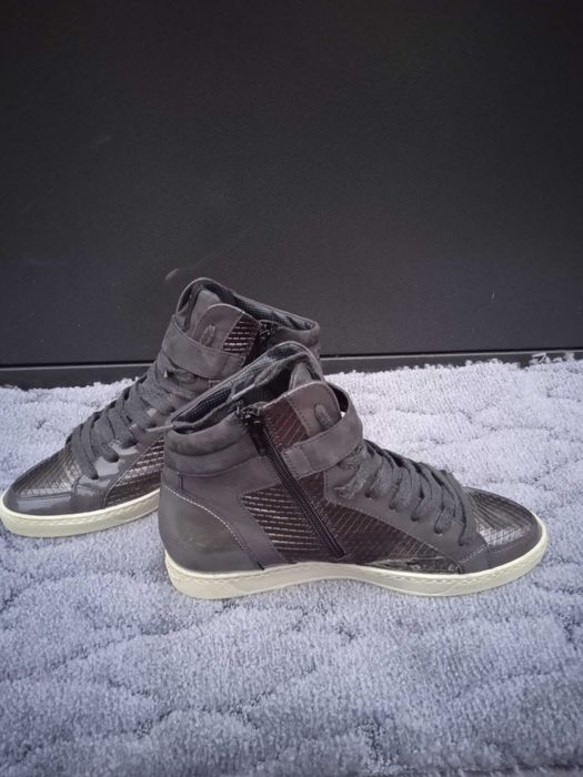 Ботинки , кросівки шкіряні.