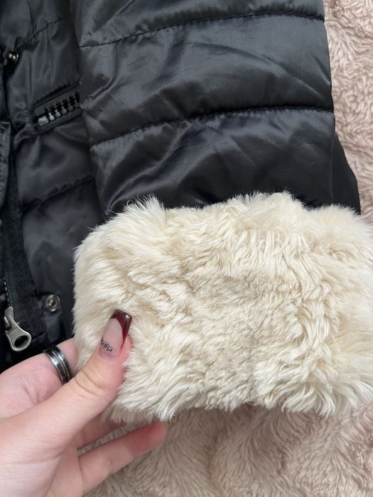 Куртка з хутряним комірцем
