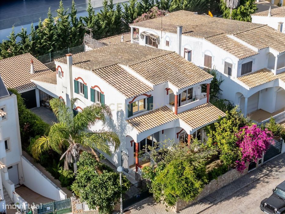 Moradia T4+1 em Alvor, Alvorférias, a 900m da Praia de Alvor