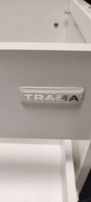 Cómoda com muda fraldas e banheira