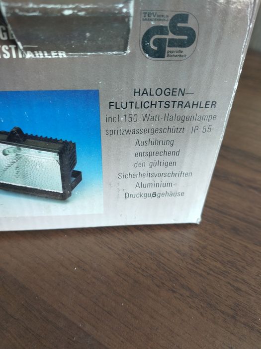 Lampa halogenowa z żarnikiem zewnętrzna