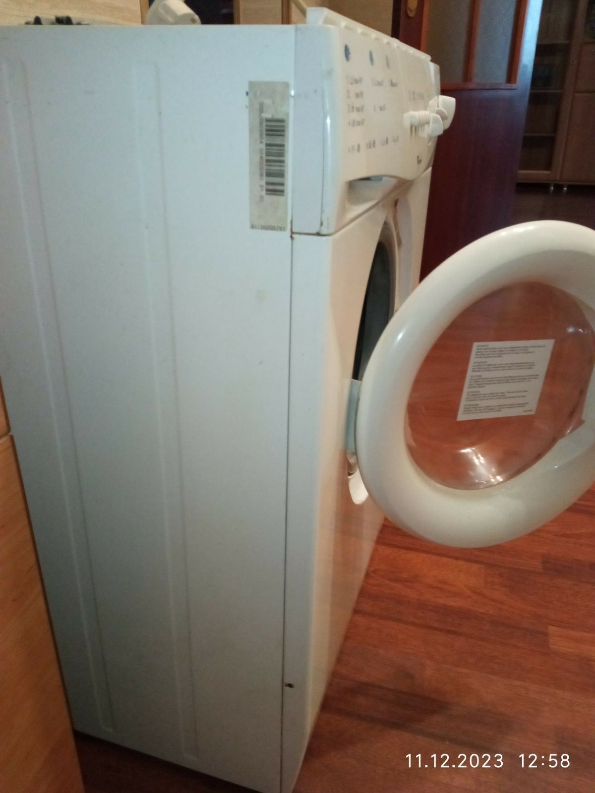 Продам Whirpool стиральную машину на запчасти