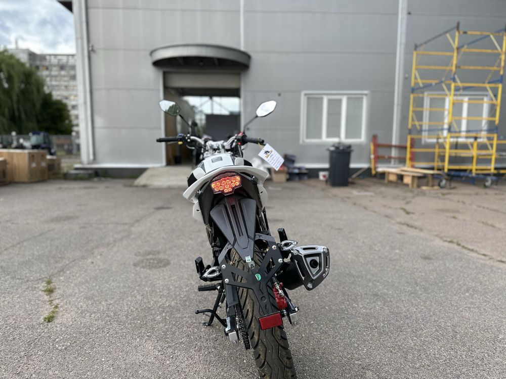 Мотоцикл SPARK SP200R-28