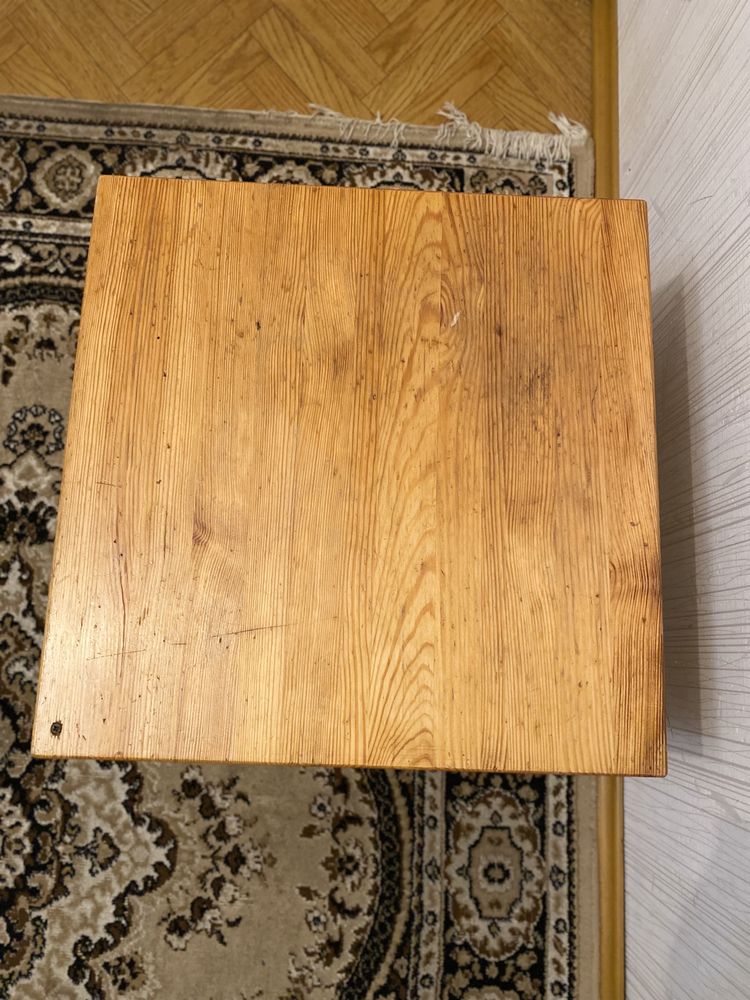 маленький столик журнальный деревянный квадратный в стиле IKEA