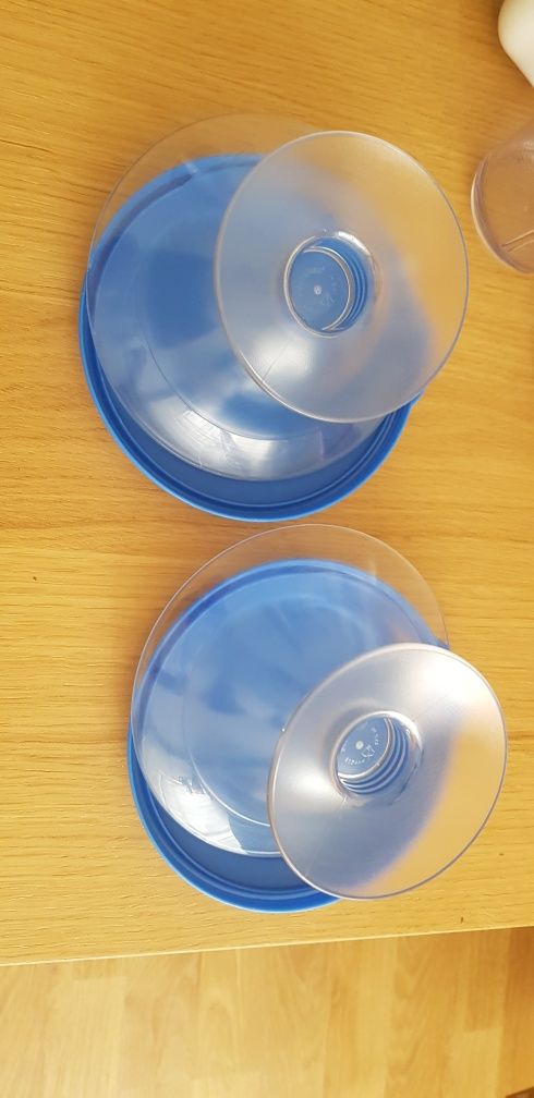 Vendo 2 taças com tampa, Tupperware, nunca utilizadas