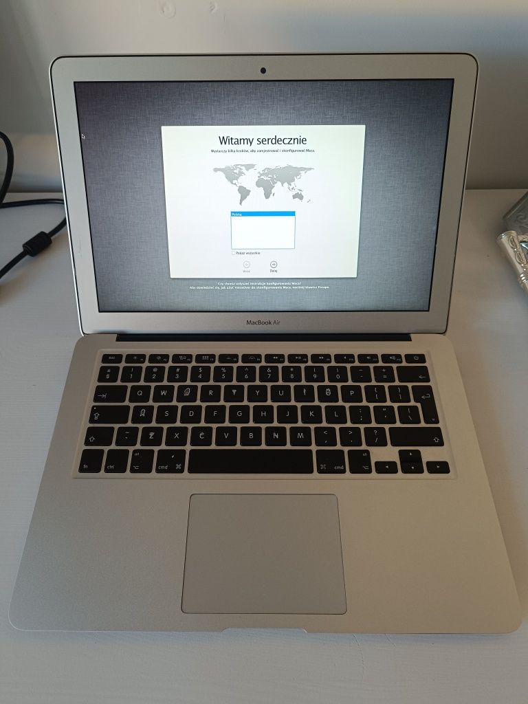 MacBook Air 13,3 '' Mid 2012, 1,8 GHz i5, 121 GB, 4 GB RAM DDR 3