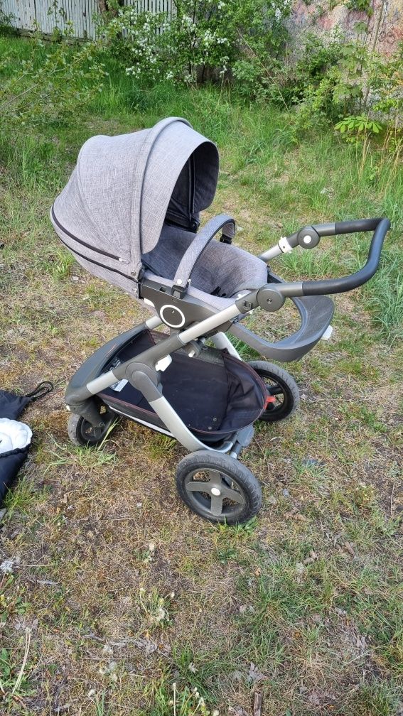 Stokke Trailz duże pompowane koła folia przeciwdeszczowa uchwyt kubek