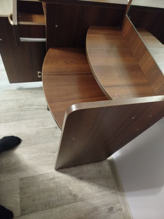 Туалетний столик, трюмо