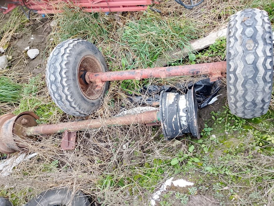 Os osie przyczepy rozrzutnika przyczepa