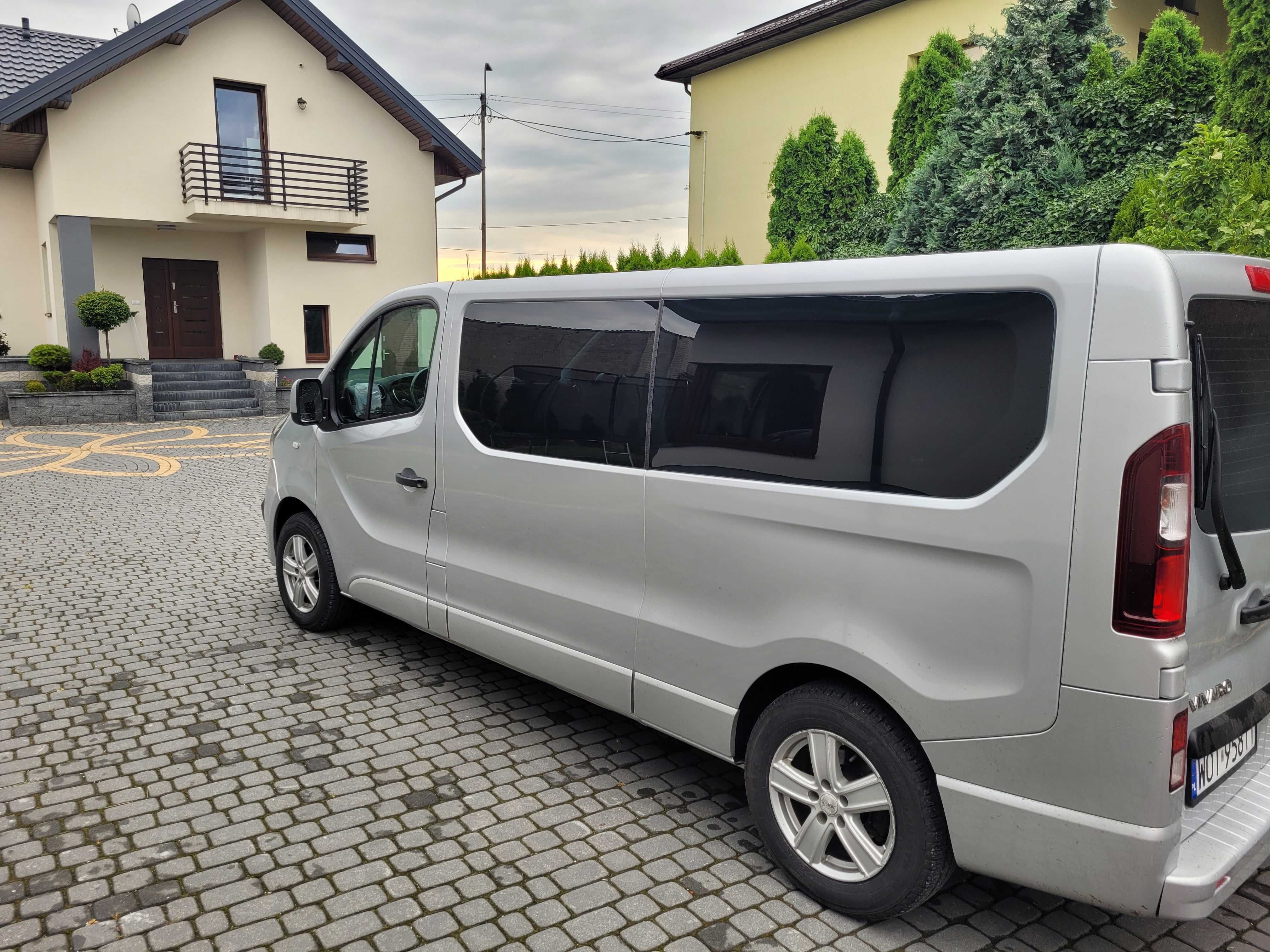 Wypożyczalnia samochodów 9-osobowych