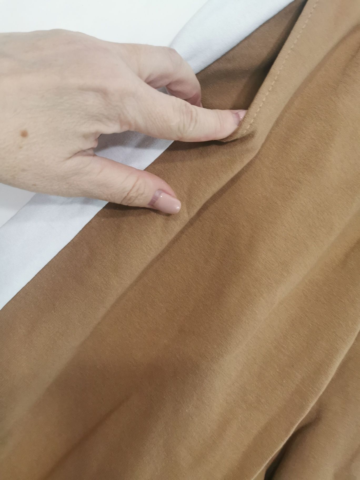 Śliczny karmelowo biały bawełniany komplet damski oversize