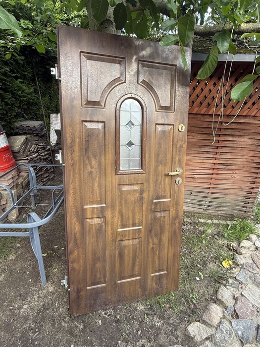 Drzwi wejsciowe zewnetrzne kolor brazowy