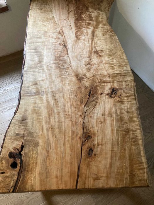 Biurko z litego drewna z naturalna krawędzią loft