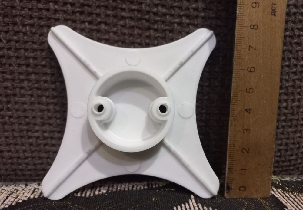 Підставка для корпусу м'ясорубки Ельво.
Нова.Купили,але не знадобилася