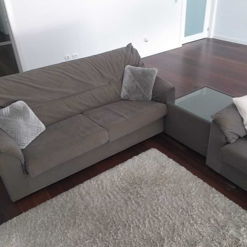 Sofá, conjunto de 2 sofás de 3 lugares + mesa de apoio