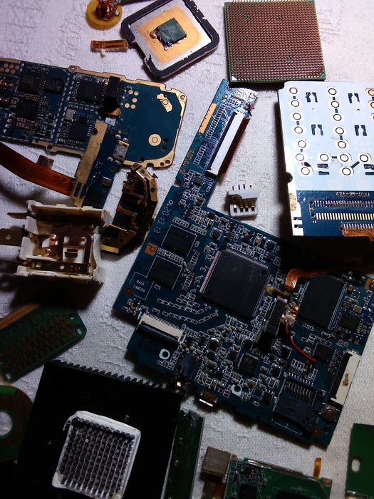 Продам радиодетали на переработку, вес 1.680 цена за все