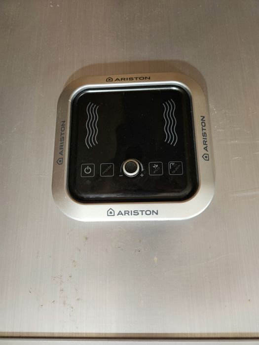 Продам бойлер Ariston 70л