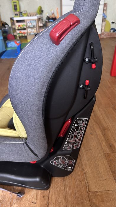 Дитяче автокрісло Welldon Smart Sport (від 9 місяців до 6 років)