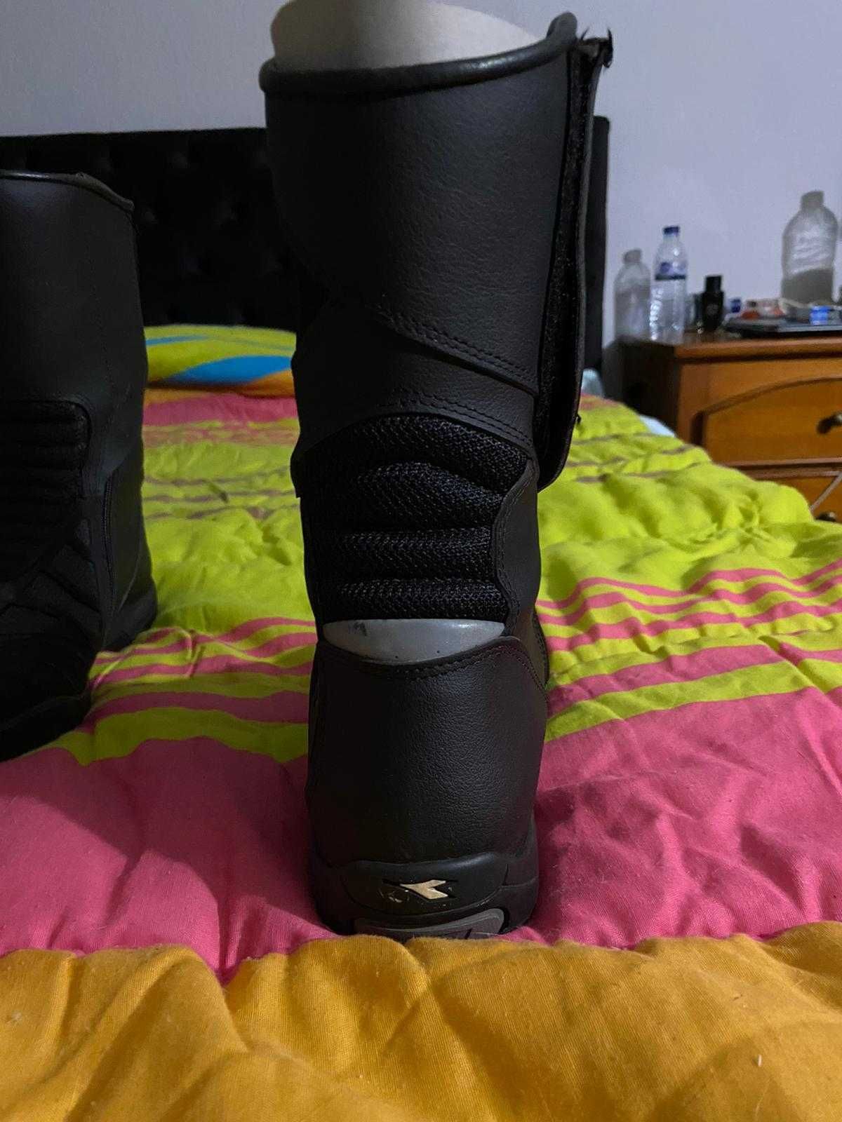 Botas Pretas de mota