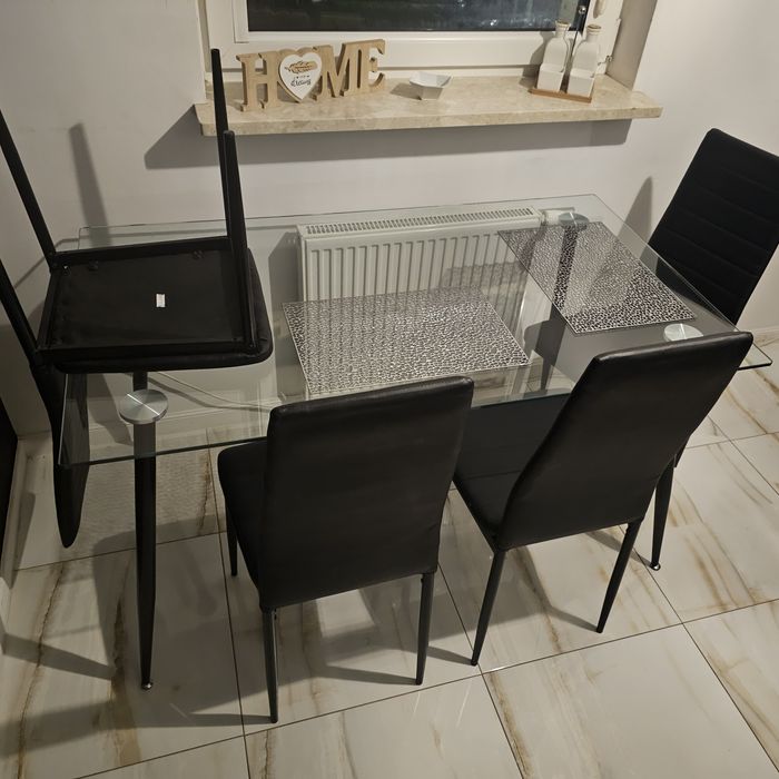 Stół kuchenny z krzesłami