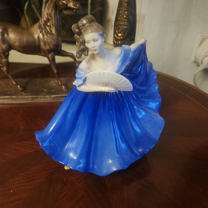 Dama Royal Doulton