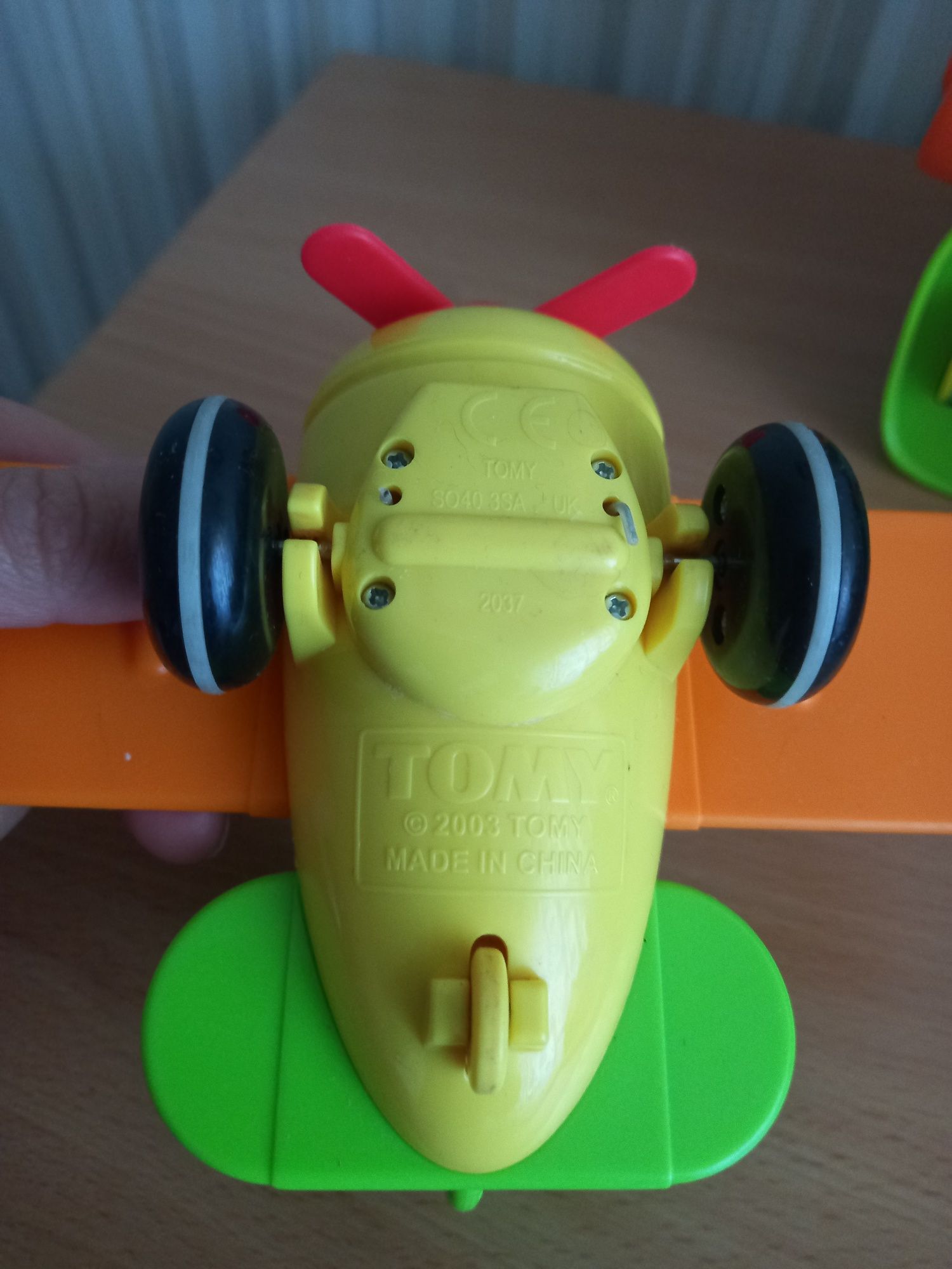 Самалет TOMY,  робот