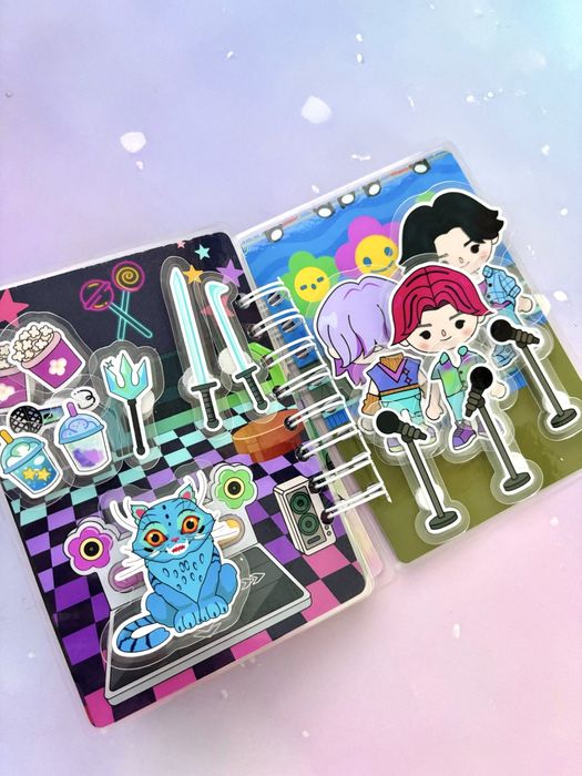 K-Pop Demon Hunters w stylu Toca Boca książeczka 10 stron i naklejki