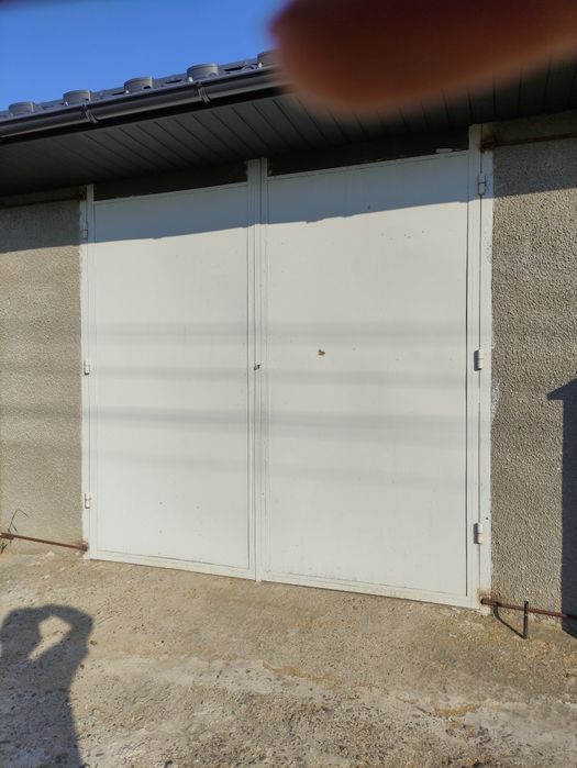 Ворота гаражні металеві
