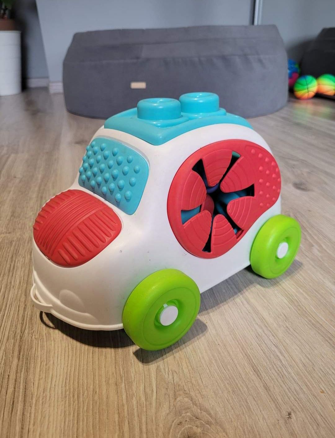 Auto clementoni  z klockami