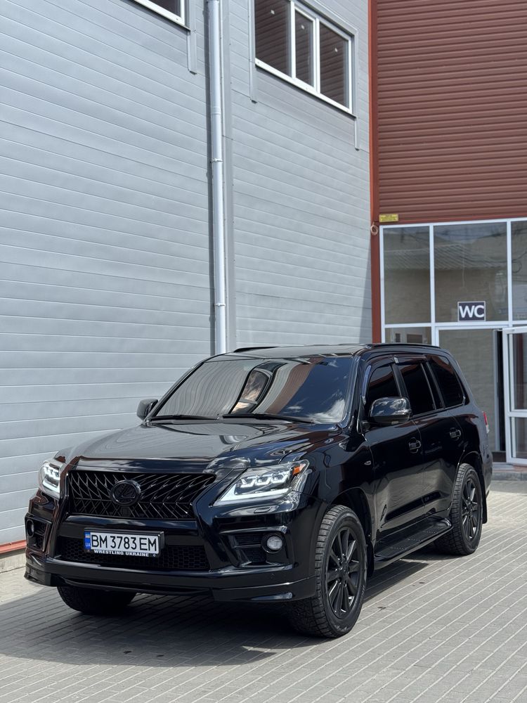 Lexus LX 570 5.7 газ/бензин black edition