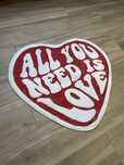 Dywan w kształcie serca „All you need is love” 100x90cm