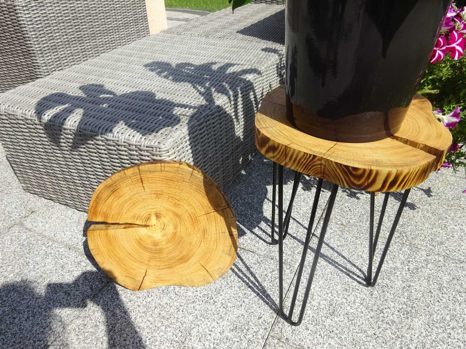 stolik ogrodowy na kwiaty kwietnik na ogród do domu drewniany z drzewa