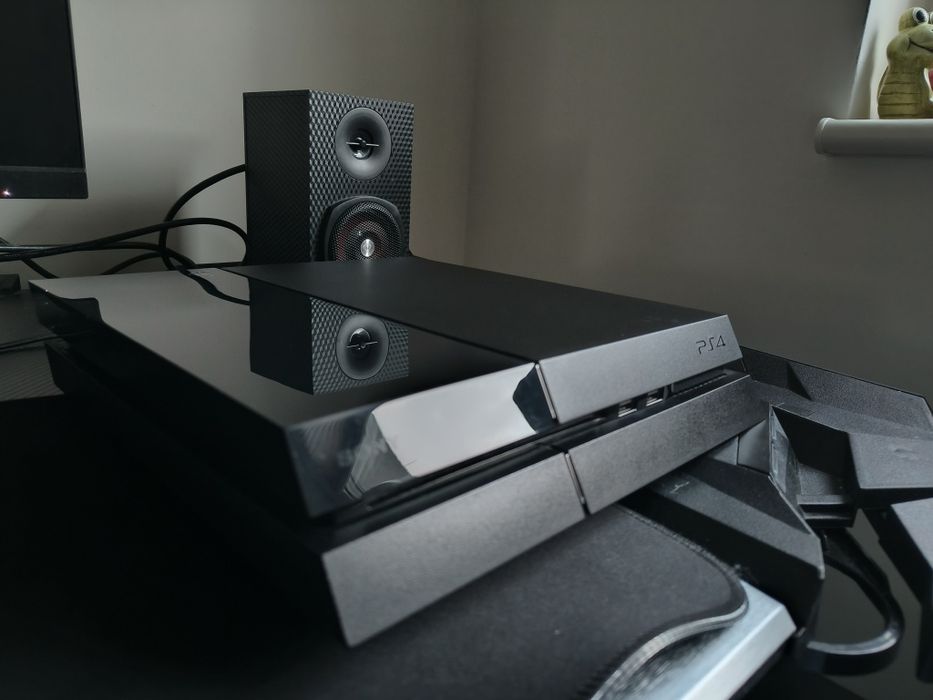 PlayStation 4 FAT 500GB  + kontroler