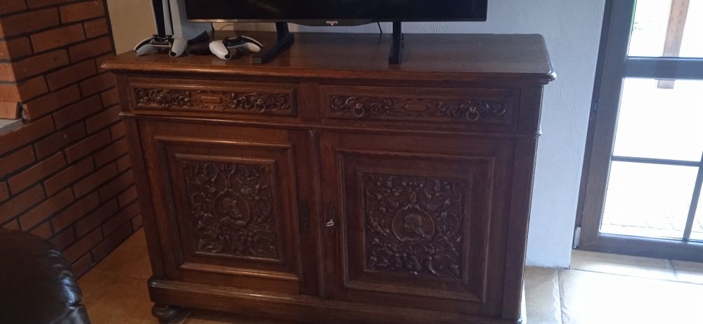 Witryna z litego orzecha włoskiego. Import z Florencji, antyk