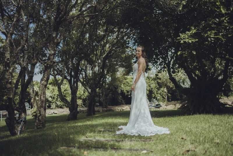 Vestido de noiva sereia em crepe a menos de 50% do preço de compra