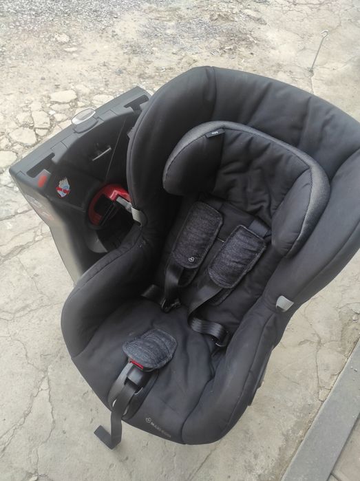 Автокрісло в дуже хорошому стані,з поворотним механізмом.