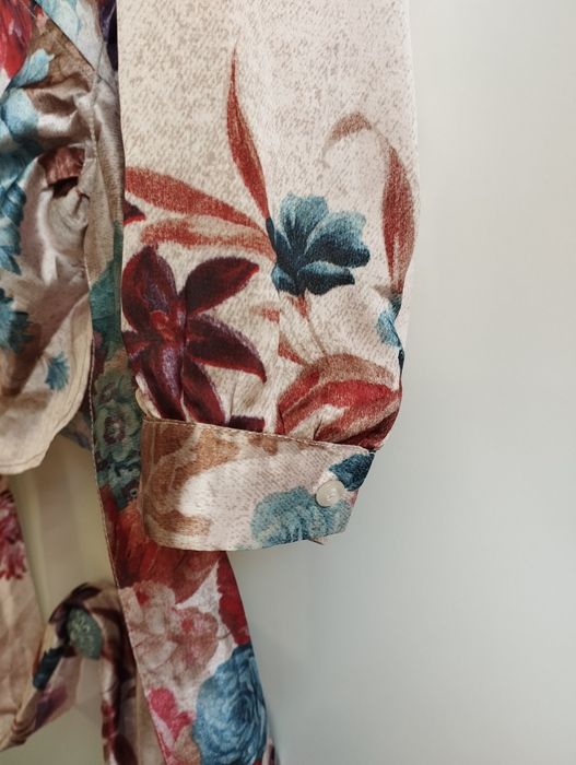 NOWA Satynowa kopertowa bluzka kimono w kwiaty New Yorker