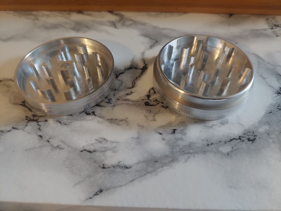 Grinder Metálico ZOMBIE