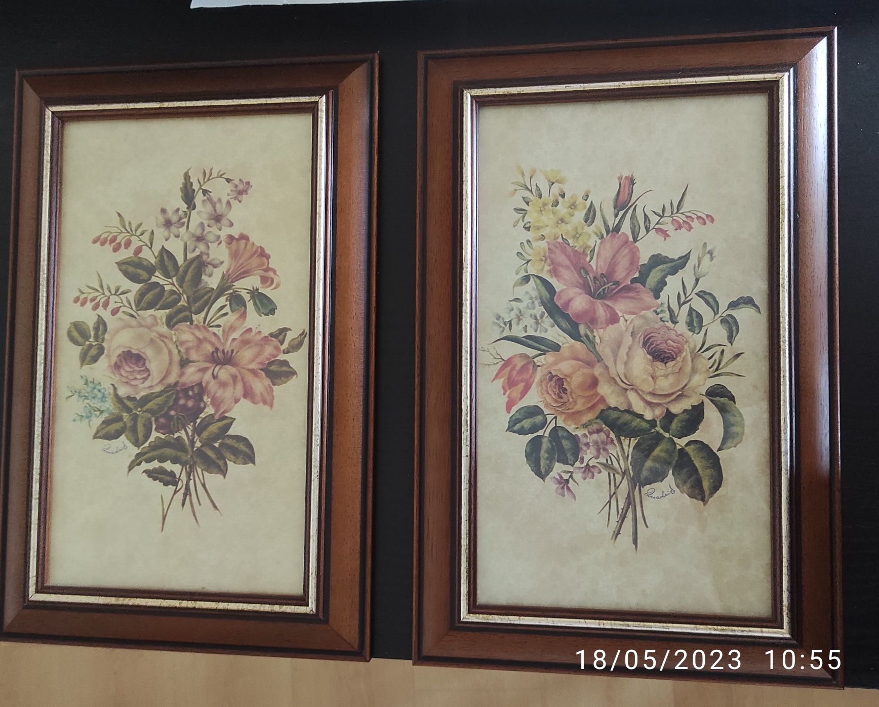 2 quadros com moldura em madeira, de tema floral