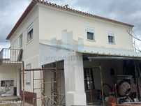 Vende-de andar de moradia T2 com garagem Nova