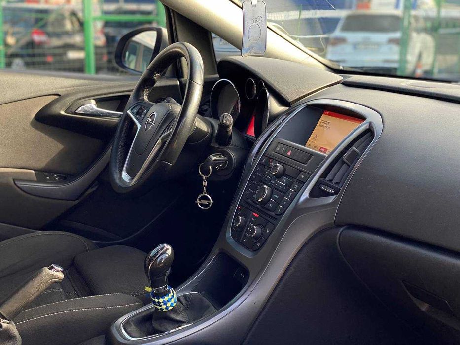 Продам Opel Astra 2015 1.6 Дизель , обслужена.
