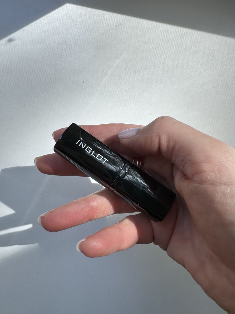 Inglot szminka czerwona 176